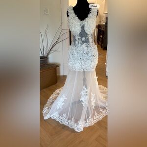 Elegant White Floral Lace Wedding Dress